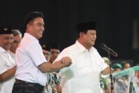 Ketua Umum Partai Bulan Bintang (PBB) Yusril Ihza Mahendra bersama Ketua Umum Partai Gerindra Prabowo Subianto. (Facbook.com/@Prabowo Subianto)

