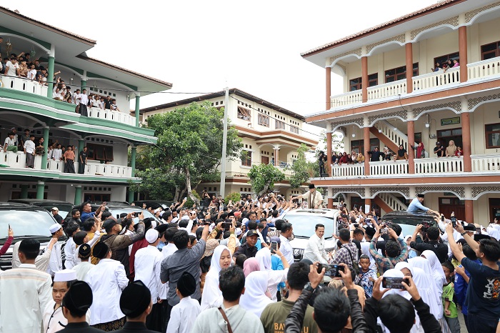 Calon presiden nomor urut 2, Prabowo Subianto bersilaturahmi ke Pondok P. esantren (Ponpes) Cipasung. (Dok. Tim Media Prabowo-Gibran)