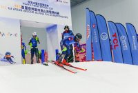 Kompetisi Ski Alpen Dalam Ruang Pertama di Tiongkok yang Diakui FIS Berlangsung di Shenzhen, Momen Kebangkitan Olahraga Musim Dingin di Tiongkok Selatan