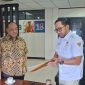Ketua Umum Persatuan Layangan Aduan Seluruh Indonesia H. Essa Muhammad bersama Ketua Umum KONI Pusat Marciano Norman secara resmi menandatangani Nota Kesepahaman. (Dok. Perlasi)